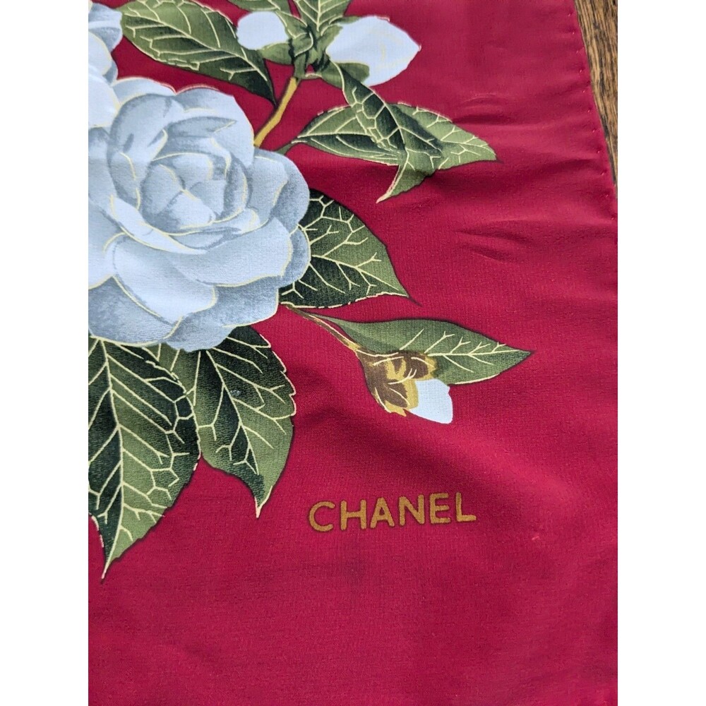 Vintage 90’s CHANEL Red 100% Silk Scarf White Floral Chain Print Logo 34" × 34” - Picture 3 of 9